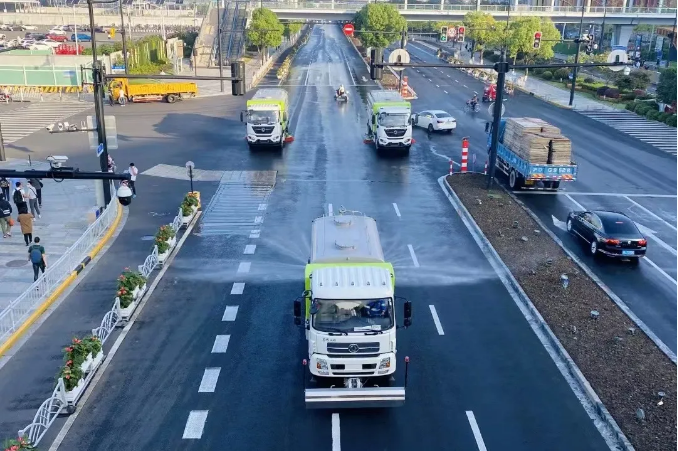 路面见本色丨cq9电子环境新能源环卫装备服务上海进博会！