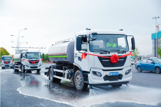 新时代中国城市美容师！cq9电子环境新能源环卫车可减排4.5万吨污染物